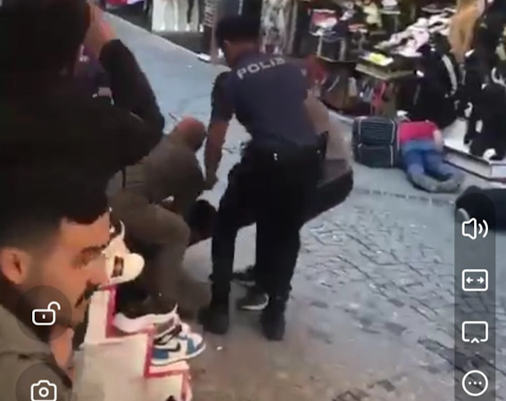 İstanbul Beyazıt'ta husumetli iki grubun çatışması kameralara yansıdı
