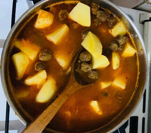 KÖFTELİ SULU PATATES YEMEĞİ