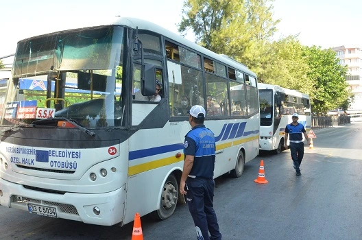 Büyükşehir Belediyesi Zabıtası toplu taşıma araçlarını denetledi